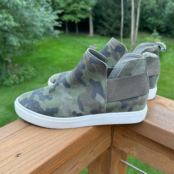 Steve Madden size 9 Shane Suede Leather Camo Wedge Sneakers Booties - Picture 3 of 11